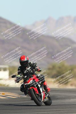 media/Oct-30-2025-Racers Edge (Thu) [[dabbdaf680]]/3-B Group/Session 2 (Turn 14)/